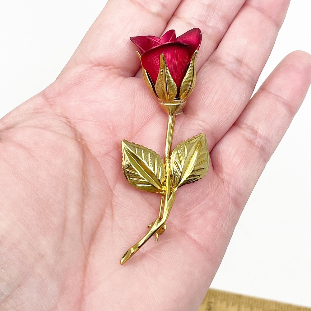 Giovanni Rose Brooch Red Gold Tone Excellent Vintage Enamel Long Stem Pin